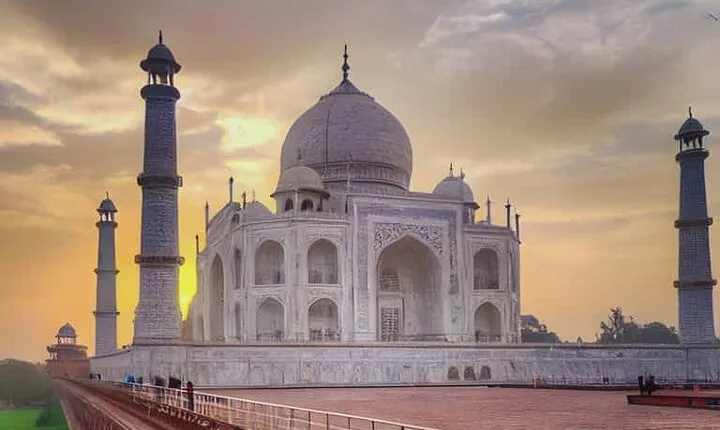 2 Days Overnight Agra and Taj Mahal Tour from Delhi