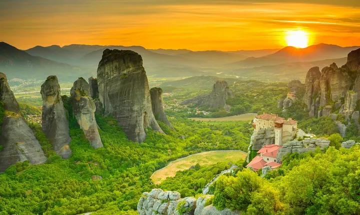 2Day Tour to Delphi & Meteora with Guide and Tickets From Athens