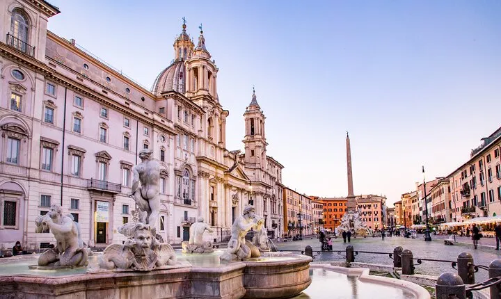 Rome City Center Walking Tour in a Small Group
