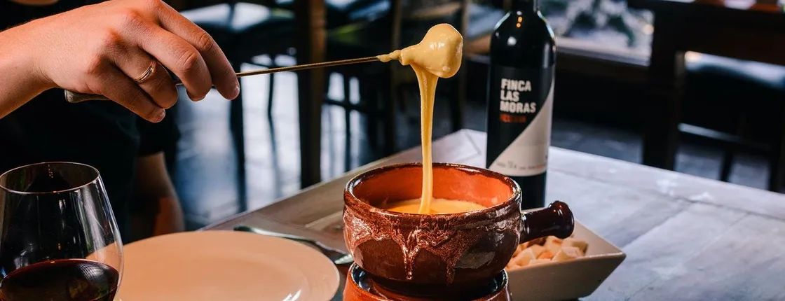Swiss night in Gramado with fondue dinner