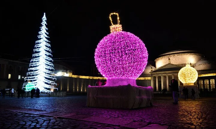 Explore the Naples Christmas Market Behind the Scenes