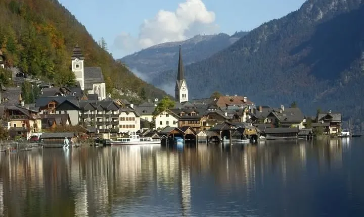 Private tour of Hallstatt and Salzburg through beautiful Alps