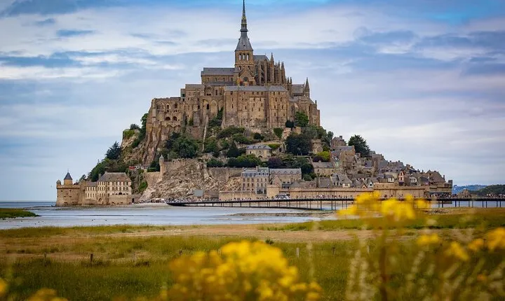  D-Day Omaha Beach Private Tour with CDG Transfer and Champagne