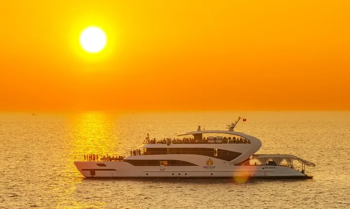 Sunset Phu Quoc and Dinner by 5 star Nautilus Cruise