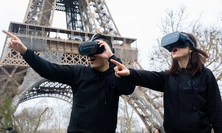 Virtual Reality Guided Tour at the Eiffel Tower