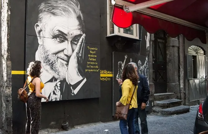 Spanish Quarter of Neaples StreetArt & Traditions, with coffee and babà