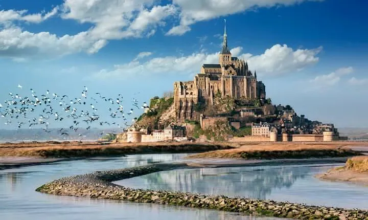 Private 12-hour round transfer to abbey of Mont Saint Michel Normandy from Paris