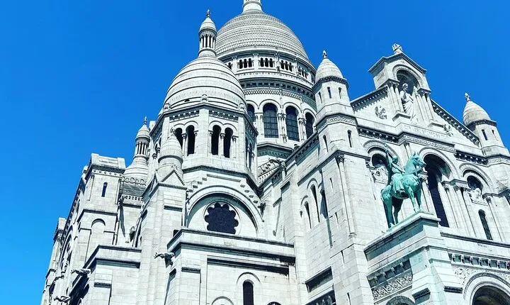Private Tour Montmartre and Seine River Lunch Cruise with Pick Up