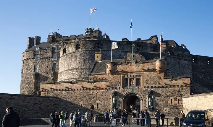 Edinburgh Skip-the-Ticket-Line Castle Walking Tour