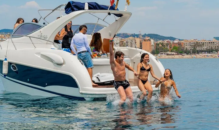 Gobbi Yacht Rental in Barcelona 9 Pax 2/4/8hs