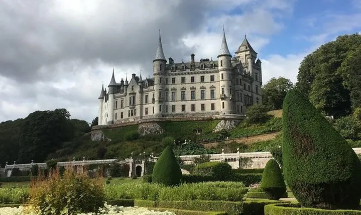 See Stunning Dunrobin Castle and taste “Scotlands Water of Life”