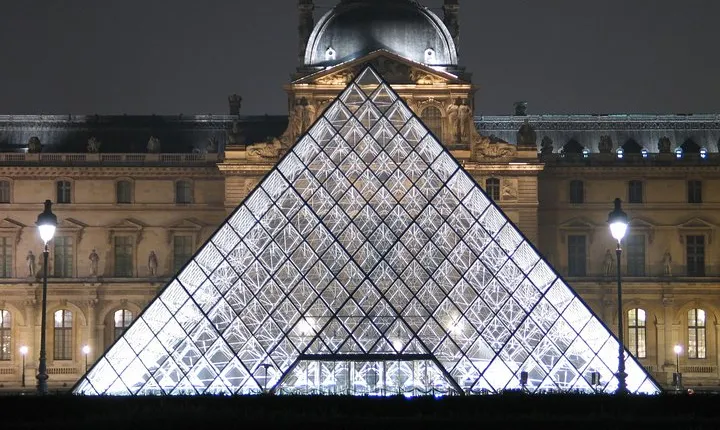 Private tour Louvre By night