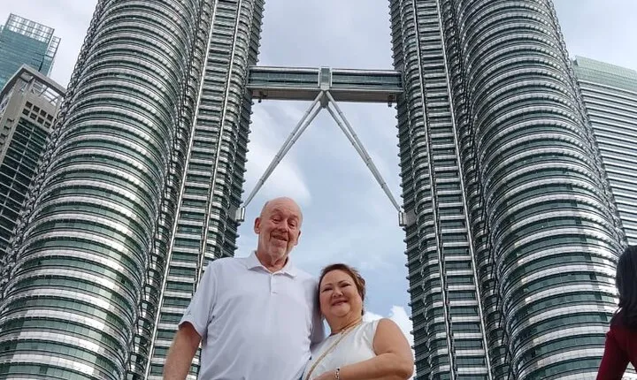 Petronas Twin Tower Skybridge View & Dining Experience Tour with Local Host