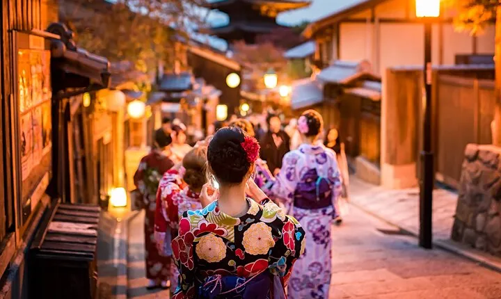 Kyoto Gion Night Walk - Small Group Guided Tour