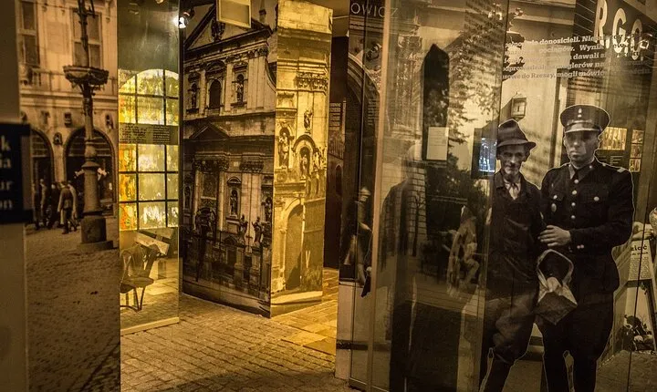 Vistula Short Cruise and Schindler's Factory Tour in Krakow