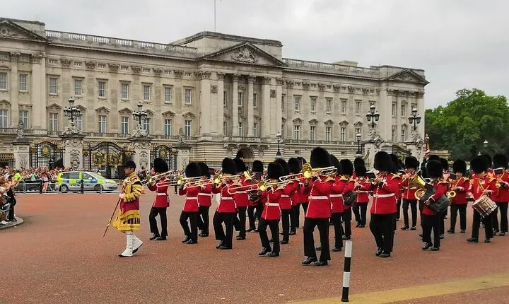 Buckingham Palace tickets and Semi Private Change of the Guard