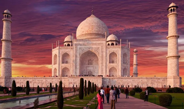 All Inclusive Day Trip to Taj Mahal, Agra Fort and Baby Taj from Delhi by Car