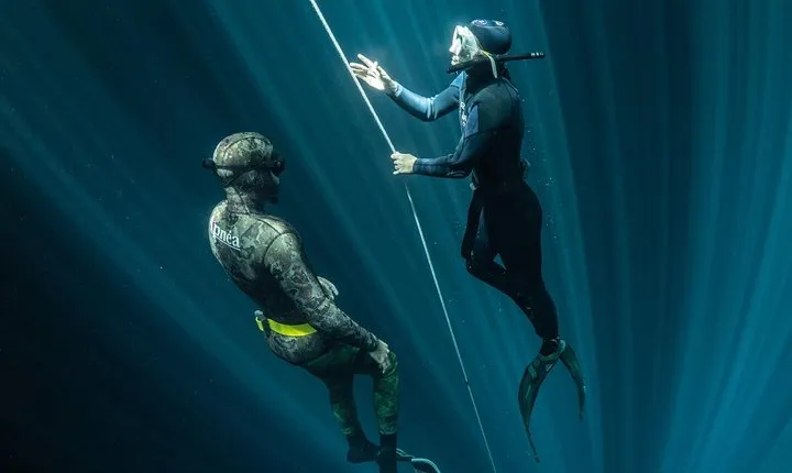 Training session for certified freedivers