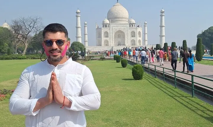 Full day Taj mahal & Red fort tour by Gatimaan Train from Delhi