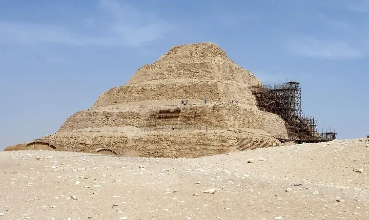 Private trip to Giza pyramids Sakkara Memphis & shopping