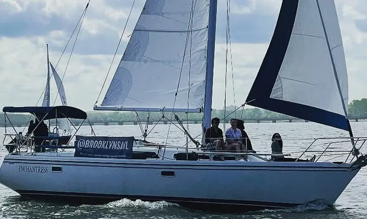 2.5-hour Guided Sailboat Tour