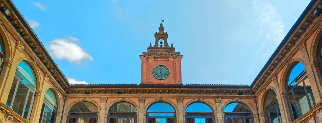 Audio tour of Archiginnasio Palace in Bologna with food tasting