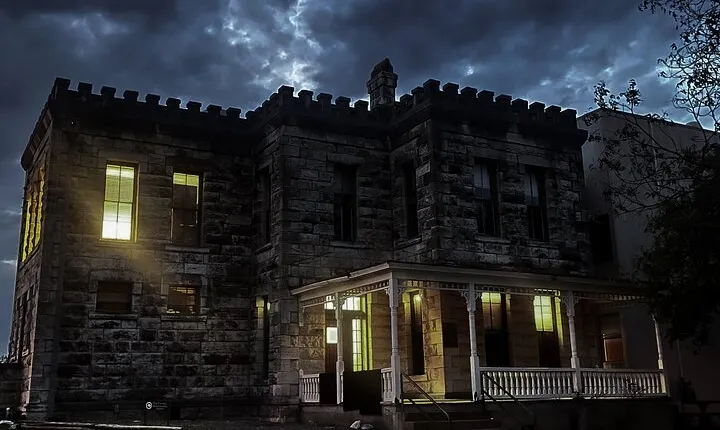 Ghost Maker Tour in Georgetown: Adults Only