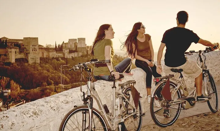 Albayzin Express Electric Bike Tour with Play Granada