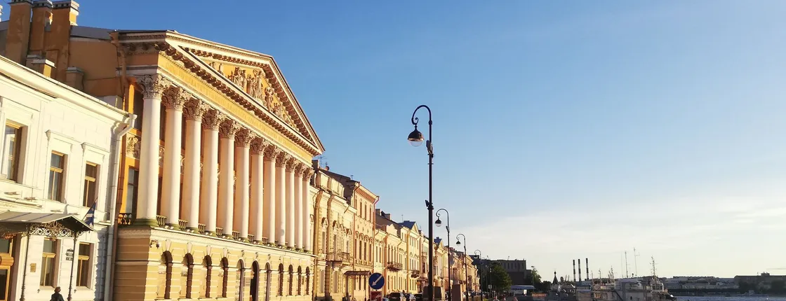 St. Petersburg Audio-Guided Walking Tour: from Admiralty to New Holland in the footsteps of oligarchs, jewelers and bankers