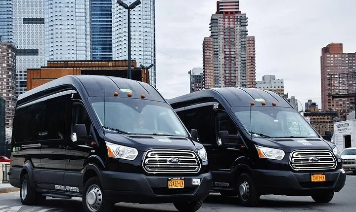 Manhattan to EWR: One Way Shared Departure Transfer