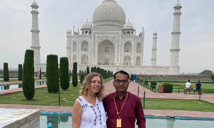 Agra: Taj Mahal and Mausoleum Guided Tour with Skip-the-Line