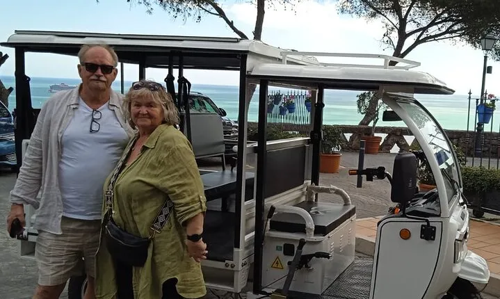 Private Guided Tour by Tuk Tuk in Malaga Beach and City Center