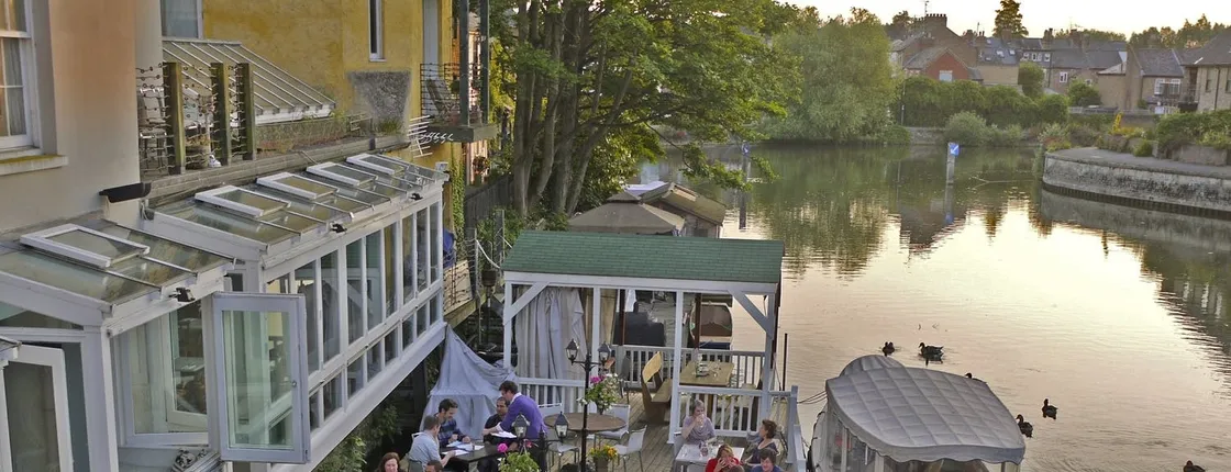 Evening cocktail cruise in Oxford