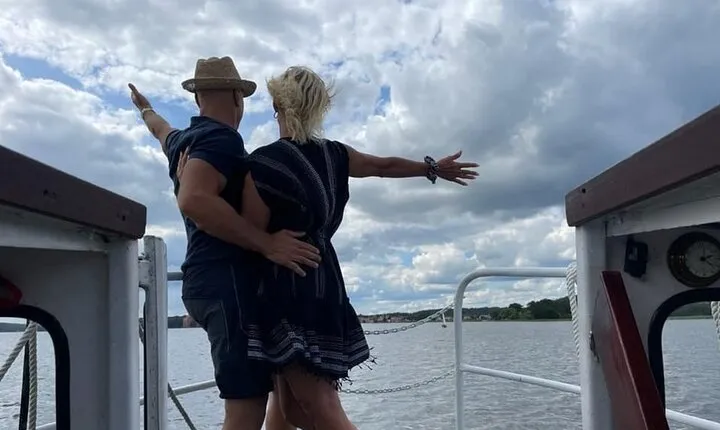 Stockholm: Guided Archipelago Boat Tour to Fjäderholmarna