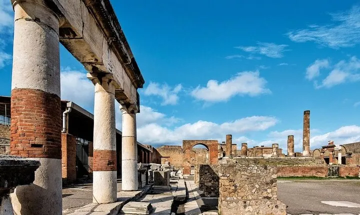 Visit the Pompeii excavations from Positano