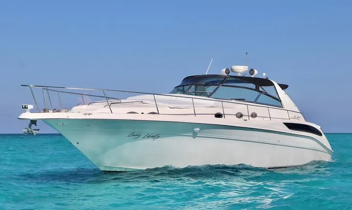 Cruise in Elegance: Luxury Yacht Rental in Cancun