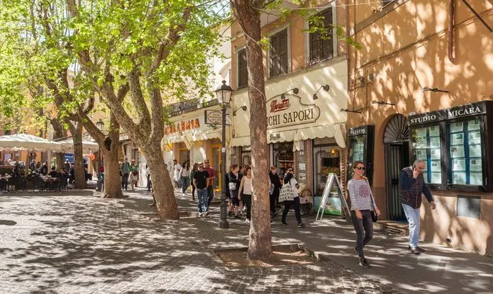 Frascati Wine Tour experience with Lunch in Small Group by Train from Rome