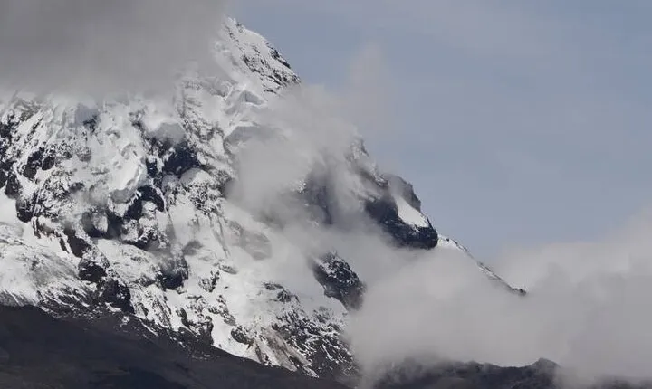 Antisana volcano private tour; birding and hike in the Andes