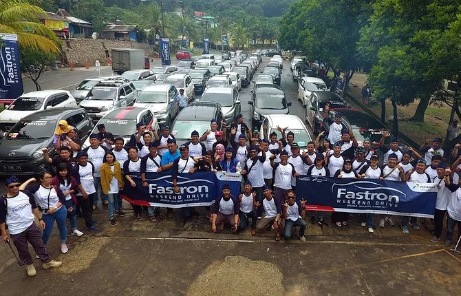 Rent a seven-seat car all day including with a driver in the city of Manado