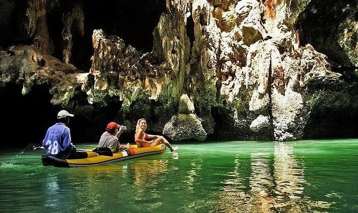 Hong by Starlight: Sea Cave Kayaking and Loy Krathong Floating