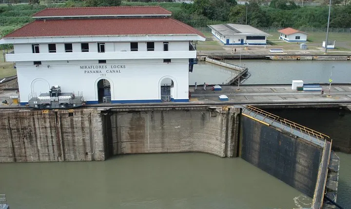 Panama Layover tour with Panama Canal and City Tour
