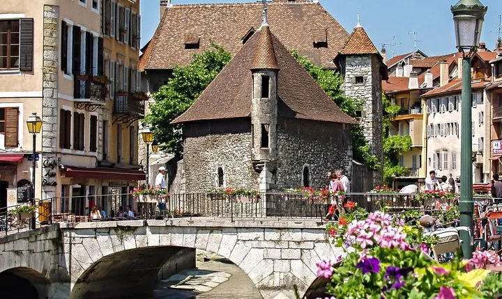 Geneva and Annecy Tour With Optional Lake Geneva Cruise
