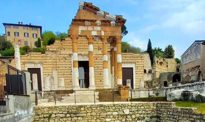Brescia and Franciacorta outlet full-day tour