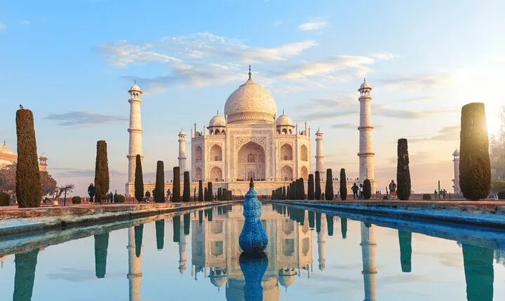 From Delhi: Full Day TajMahal & Agra Fort with 5 Star Lunch