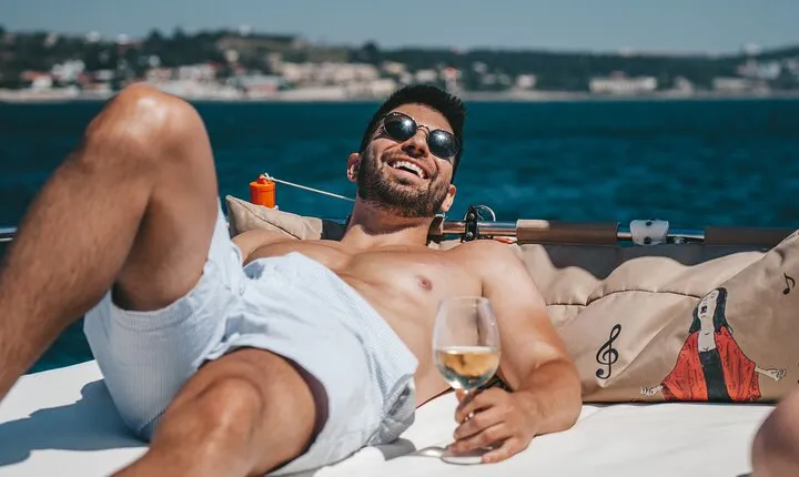 4 Hours Private Tour with Dives in Catamaran in Lisbon