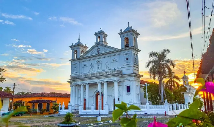 Combo Tour: Archeology in Cihuatan + Suchitoto Best Preserved Colonial Town.