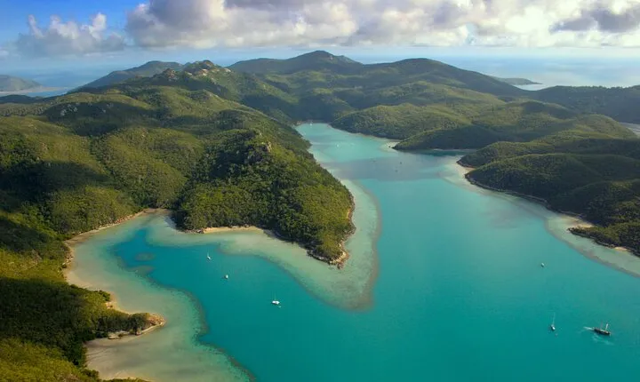 Lady Enid Sailing to Hook Island Cultural Site & Snorkelling