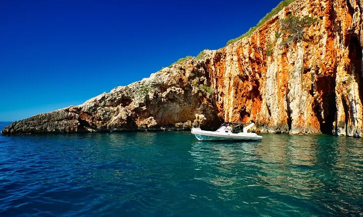 Exclusive Private Tour: Red Rocks & Pakleni Islands