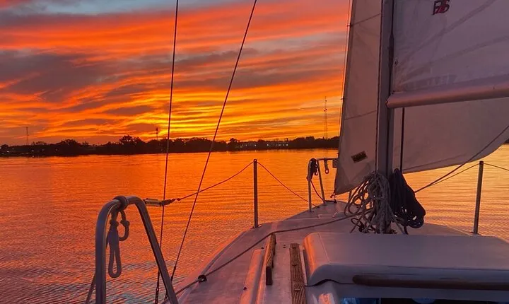 Private 2-Hour Sunset Sailing Tour on Lake Fairview