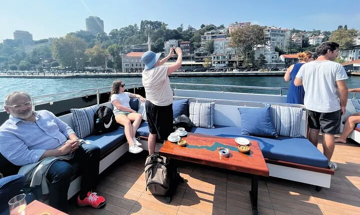 Half-Day Bosphorus Cruise to Black Sea from Istanbul with Lunch 